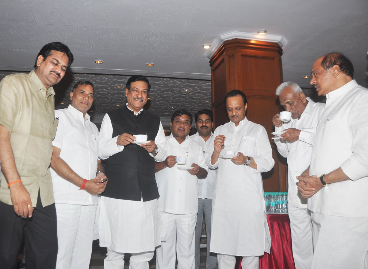 TEA PARTY BY CHIEF MINISTER PRITHVIRAJ CHAVAN AT SAYHADRI GUEST HOUSE.