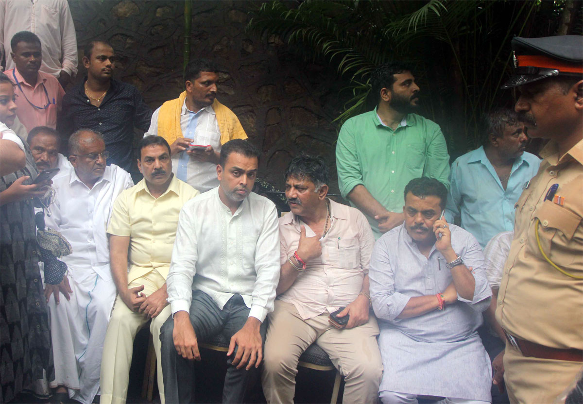 Congress Leader DK Shivkumar with Mumbai Congress Leaders waiting outside to Renissance Hotel at Powai to meet Karnatak MLAs.