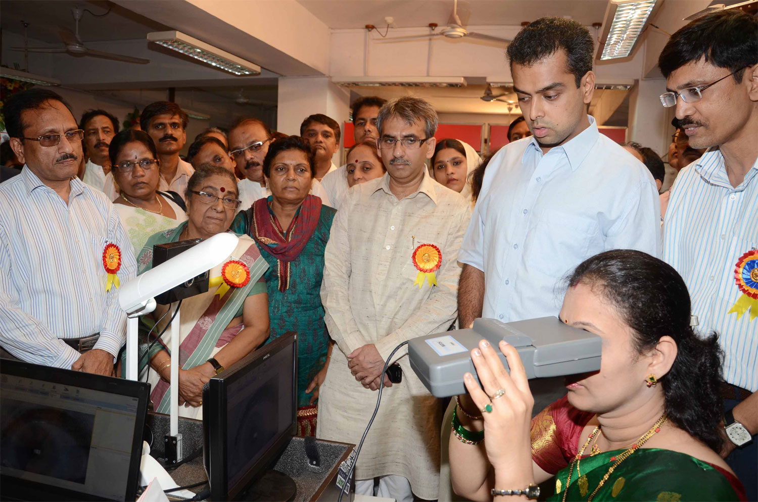 MOS FOR COMMUNICATION & I.T.MINISTER MILIND DEORA LAUNCHING "AADHAR ENROLMENT CENTER AT NARIMAN POINT POST OFFICE IN MUMBAI