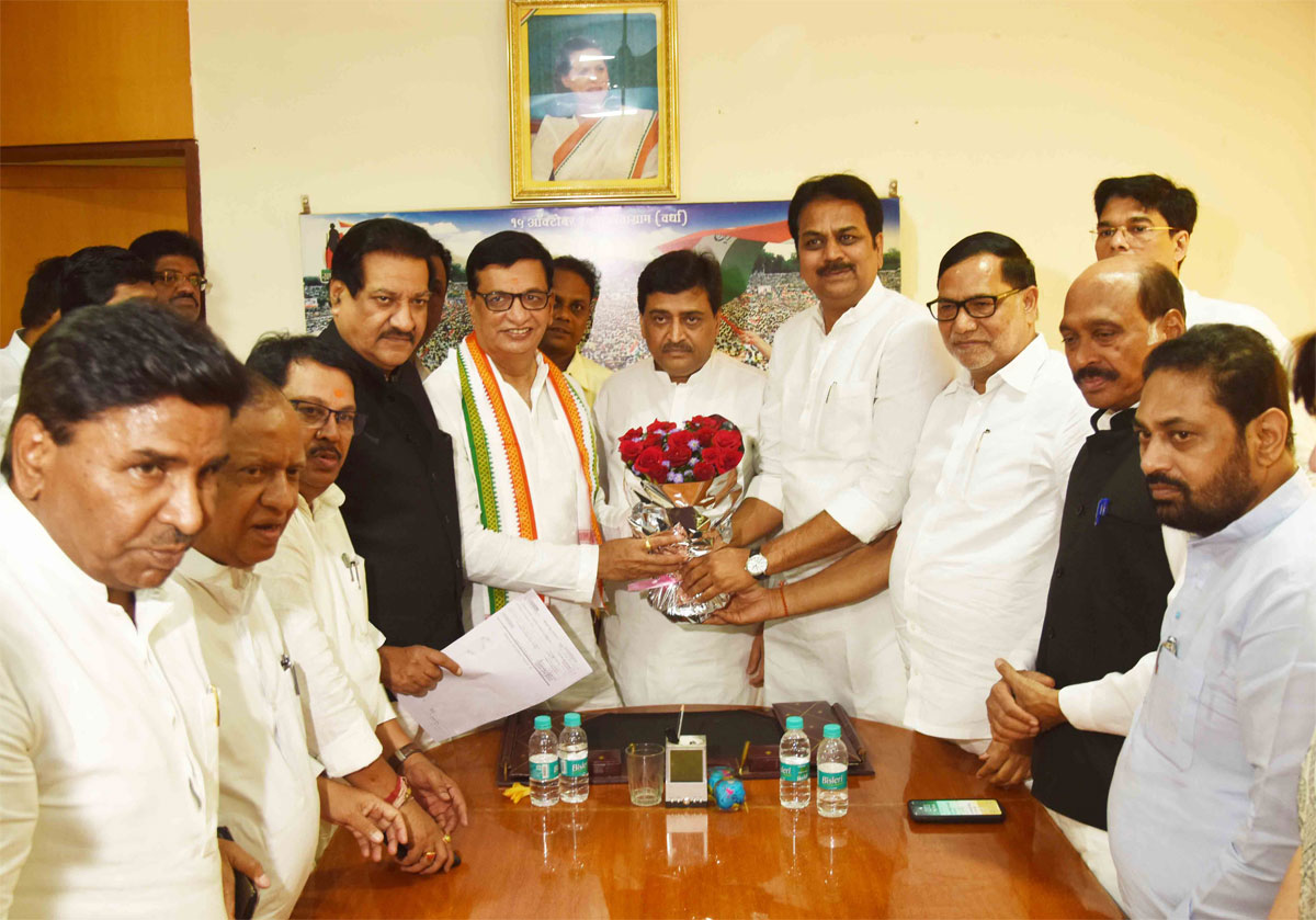 MPCC Newly Appointed President Balasaheb Thorat Taking Charge in Presence Of Congress Party Senior Leaders.