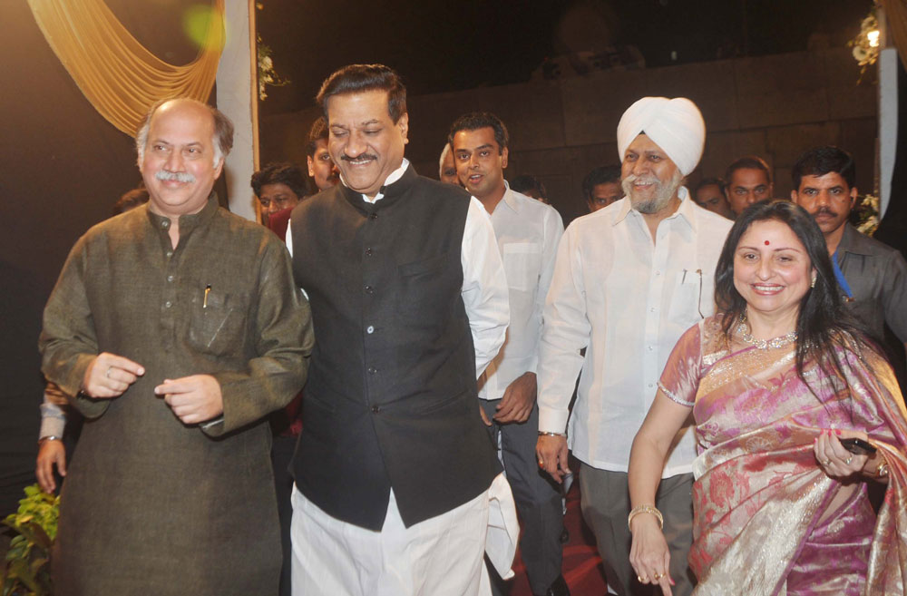 UNION MINISTER OF STATE FOR COMMUNICATIONS & IT GURUDAS KAMAT HAD ORGANIZED A DINNER PARTY IN HONOUR OF CHIEF MINISTER PRITHVIRAJ CHAVAN AT DADAR PARSI GYMKHANA