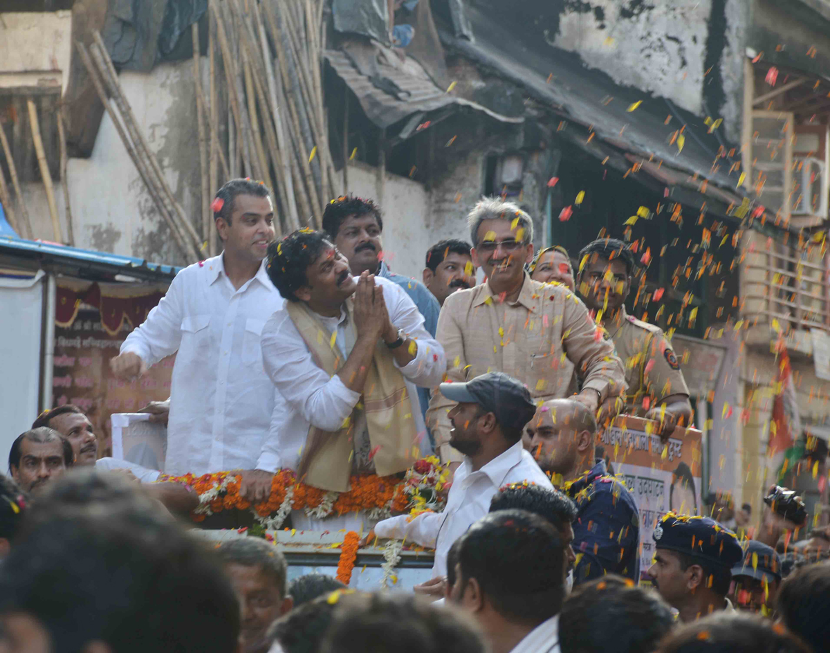 UNION MINISTER OF TOURISM DR. K. CHIRANJEEVI & MINISTER OF STATE FOR SHIPPING & MP. MILIND DEORA IN RALLY AT KAMATHIPURA.