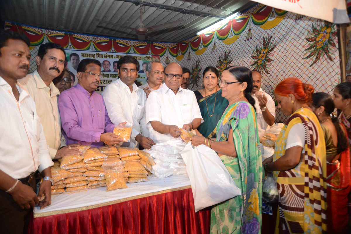 Ex.MP Eknath Gaikwad & Sunit Waghmare Distributing Dal's,Oil & Food Eatable Item's at Naigaon Dadar.