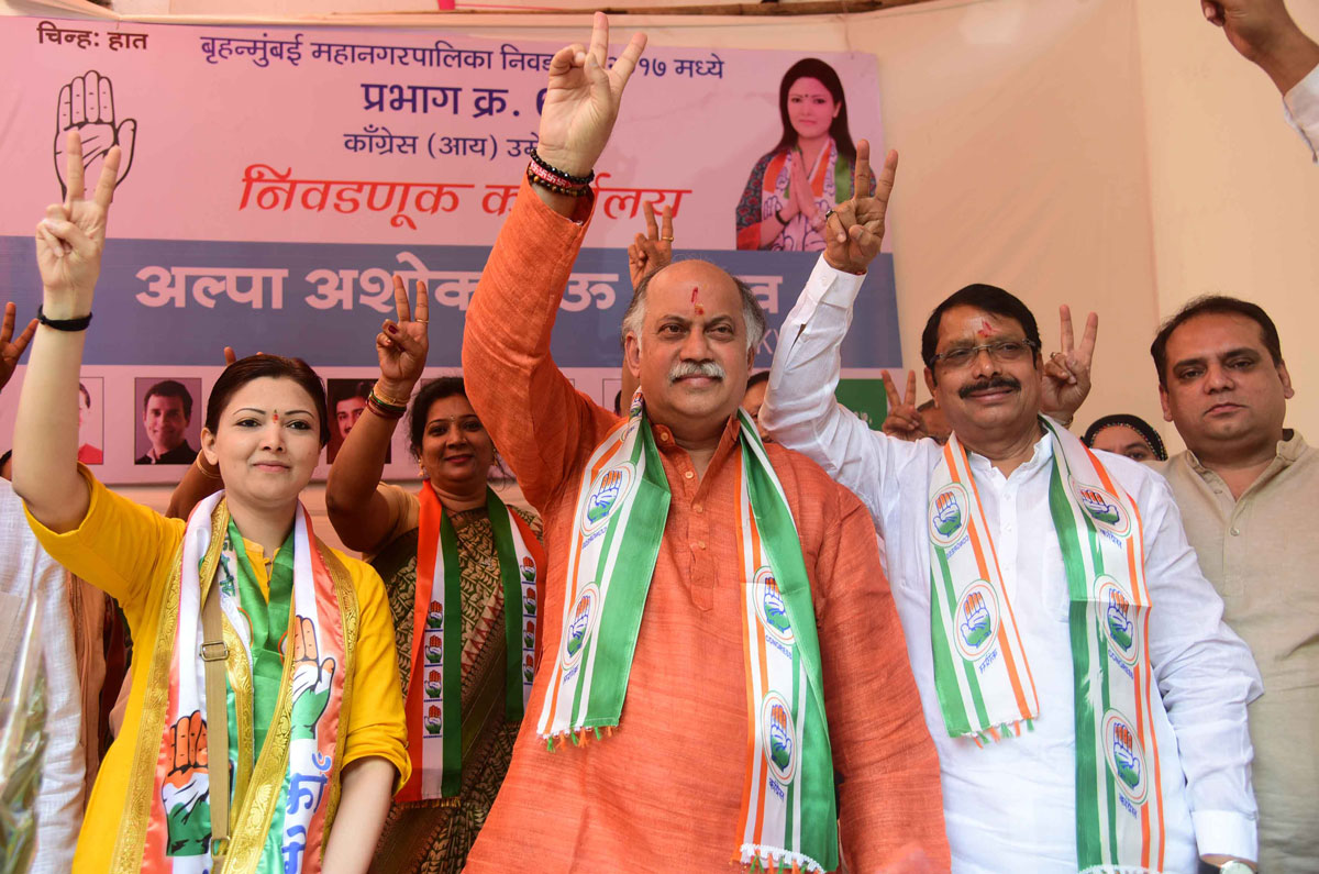 Congress Party Leader Gurudas Kamat during Election Campaign at Andheri.