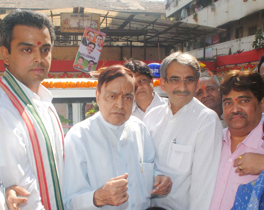 UNION MINISTER MURLI DEORA,SOUTH MUMBAI M.P.MILIND DEORA & M.L.A.AMIN PATEL AT WALPKHADI (DONGRI).