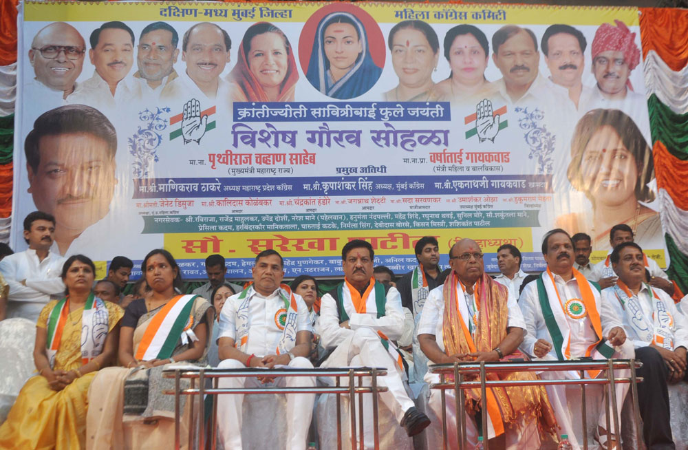 CHIEF MINISTER PRITHVIRAJ CHAVAN MRCC PRESIDENT KRIPASHANKAR SINGH ON OCCASION OF KRANTI JYOTI SAVITRIBAI PHULE BIRTH ANNIVERSARY AT DADA TILAK BHAVAN.