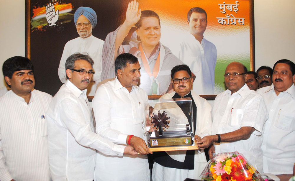 HON’BLE MEMBER OF PARLIAMENT & CHAIRMAN COMMISSION FOR THE SCHEDULED CASTE (GOVT. OF INDIA) SHRI.P.L.PUNIA WAS FELICITATED BY MUMBAI CONGRESS PRESIDENT KRIPASHANKAR SINGH, AT MUMBAI CONGRESS OFFICE RAJIV GANDHI BHAVAN .