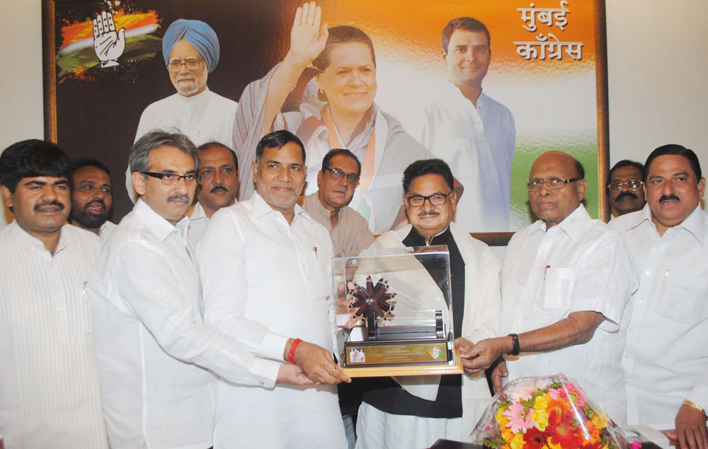 HON’BLE MEMBER OF PARLIAMENT & CHAIRMAN COMMISSION FOR THE SCHEDULED CASTE (GOVT. OF INDIA) SHRI.P.L.PUNIA WAS FELICITATED BY MUMBAI CONGRESS PRESIDENT KRIPASHANKAR SINGH, AT MUMBAI CONGRESS OFFICE RAJIV GANDHI BHAVAN .