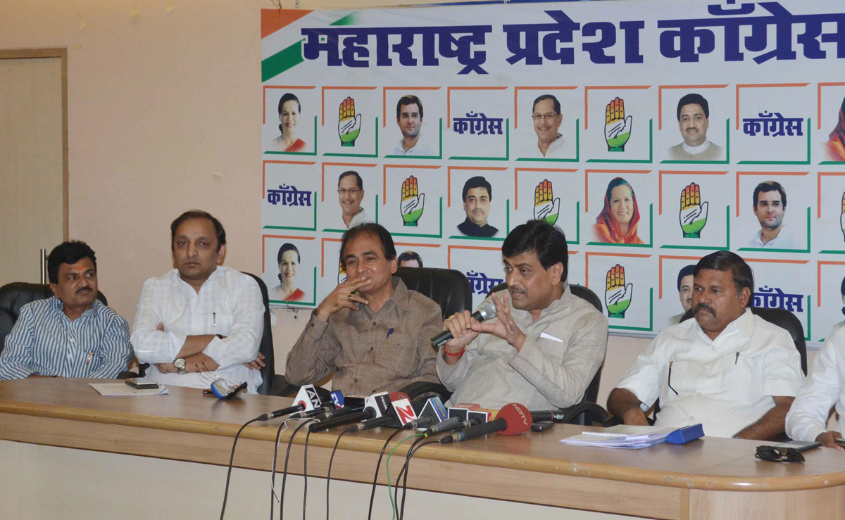 MPCC President Ashokrao Chavan Press Conference at Gandhi Bhavan.