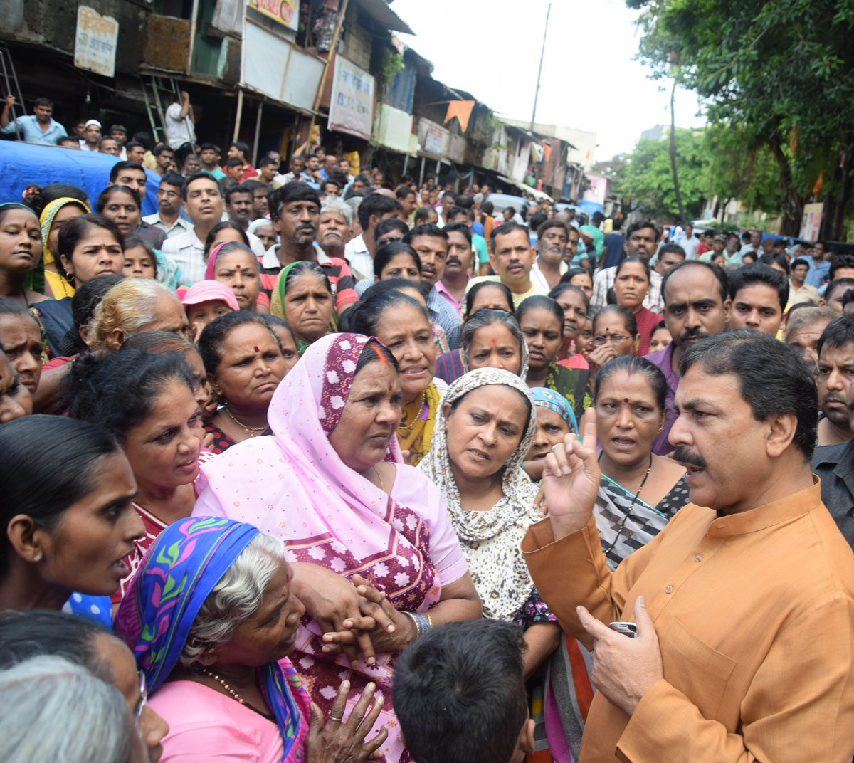 MLA Mohd Arif Nasim Khan visit  at Sandesh Nagar Bailbazaar Kurla on Airport Rehabilation Eligible,Non Eligiblility issue of Project affected Familiies Staying at Sandesh Nagar.