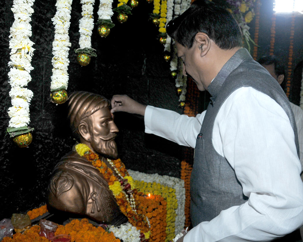 CHIEF MINISTER PRITHVIRAJ CHAVAN & DY CHIEF MINISTER AJIT DADA PAWAR AT SHIVNERI TO CELEBRATE CHHATRPATI SHIVAJI MAHARAJ JAYANTI.