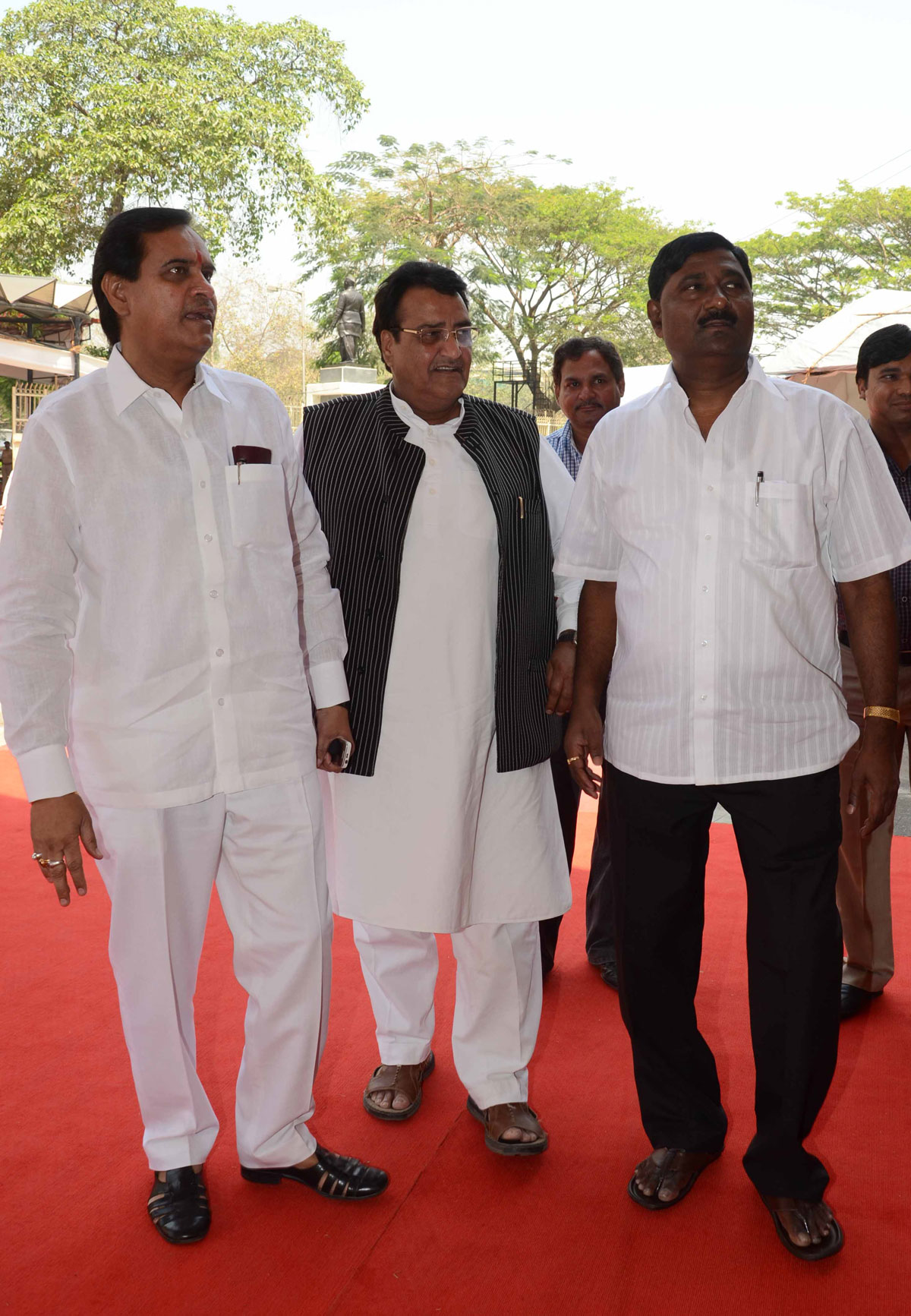 MLA & EX.MINISTER CHANDRKANT HANDORE,MLA RAJHANS SINGH & MLA BALDEV KHOSA AT BUDGET SESSION IN VIDHAN BHAVAN  MUMBAI.