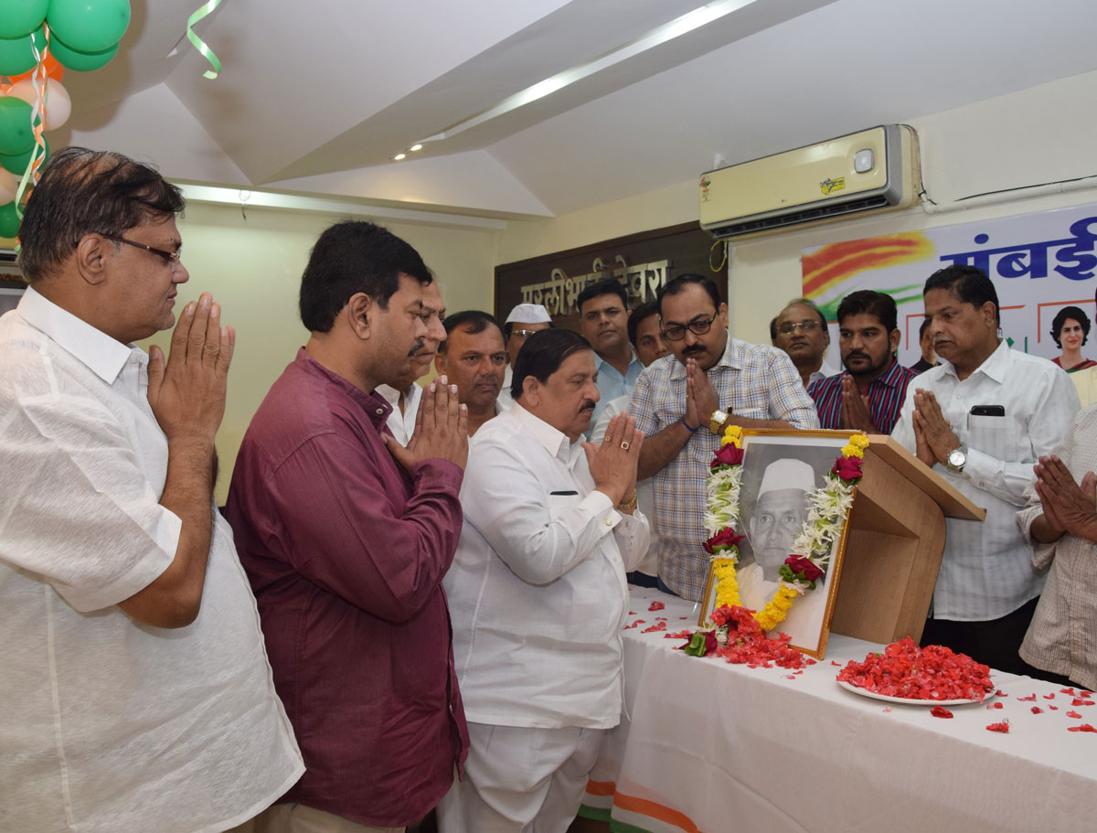 MRCC Leaders Paying Floral Tribute to Lal Bahadur Shastri the 2nd Prime Minister of India and a senior leader of the INC on his Death Anniversary.