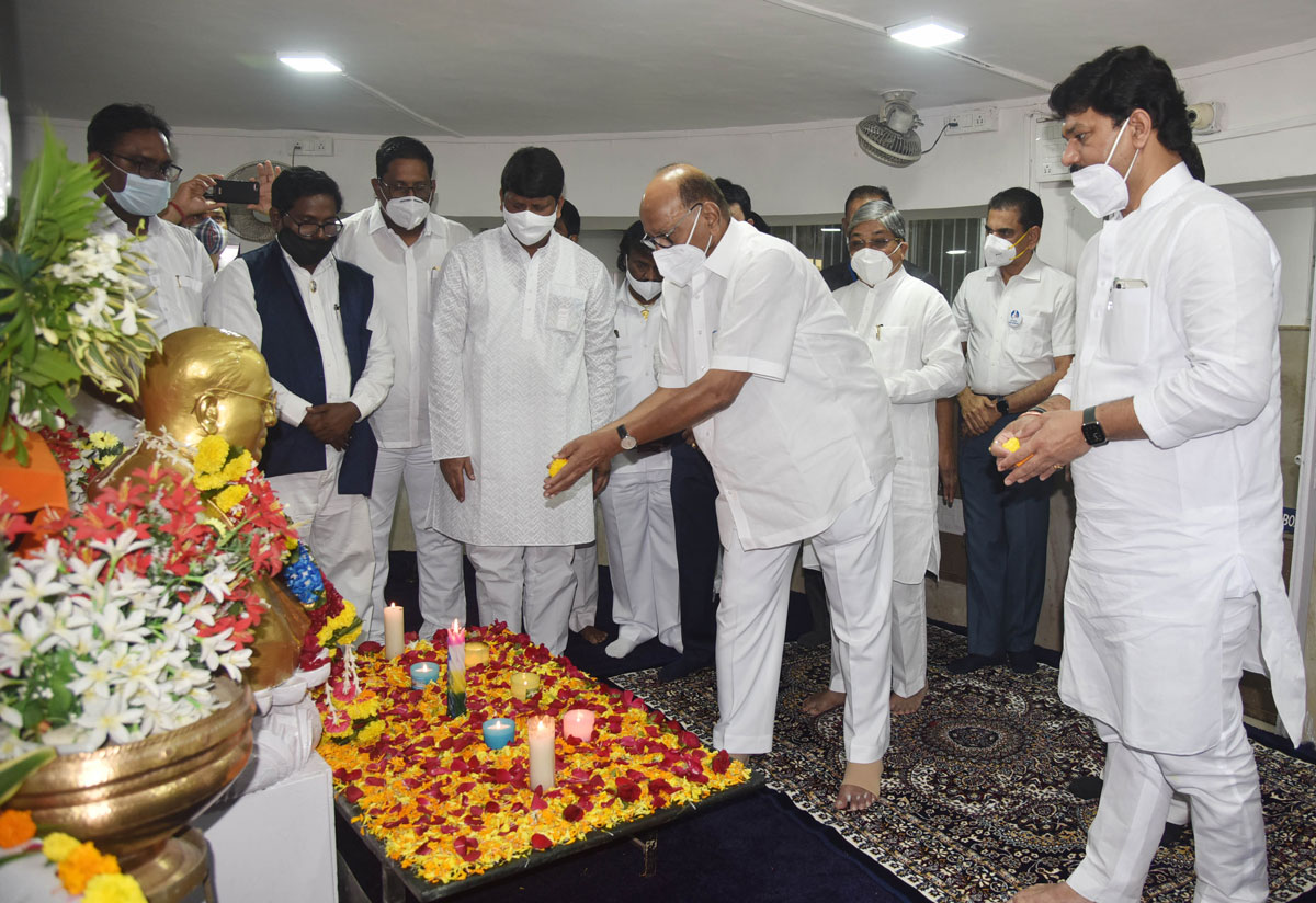 Sharadchandra Pawar visits Chaityabhumi; offers floral tribute to Mahamanav Bharatratna Dr.Babasaheb Ambedkar on Mahaparinirvan Din.