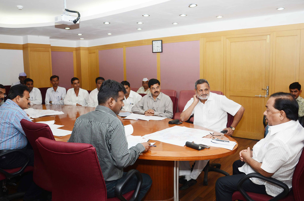 MINISTER NARAYANRAO RANE & MIDC OFFICER MEETING AT MANTRALAYA.