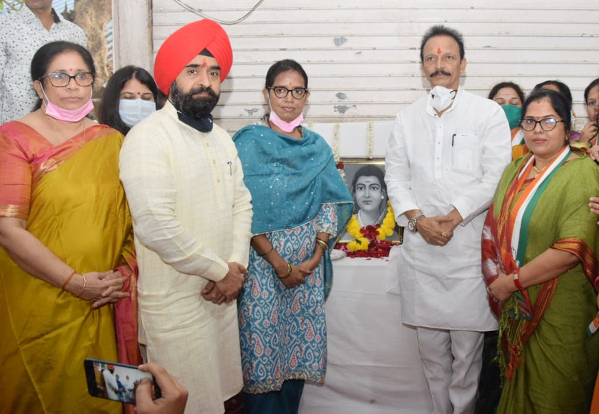 Mumbai Congress Tribute to Kranti Jyoti Savitribai Phule on her Birth Anniversary Day as " Mahila Sikshan Din".