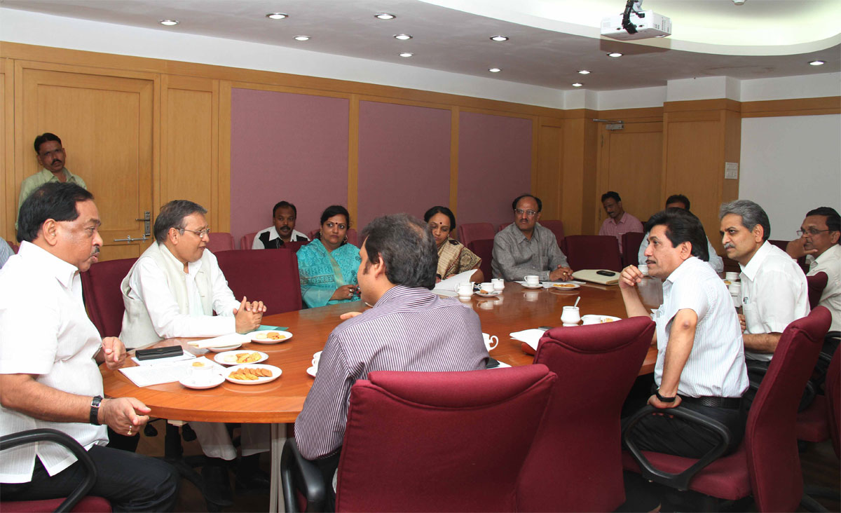 MINISTER NARAYANRAO RANE & MINISTER RAJENDRA DARDA AT MANTRALAYA.
