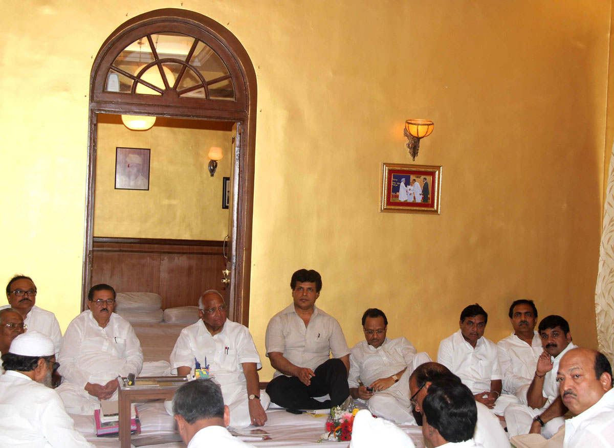 NCP CHIEF & UNION MINISTER SHARAD PAWAR IN MUMBAI NCP LEADER'S MEETING AT MAHALAXMI.
