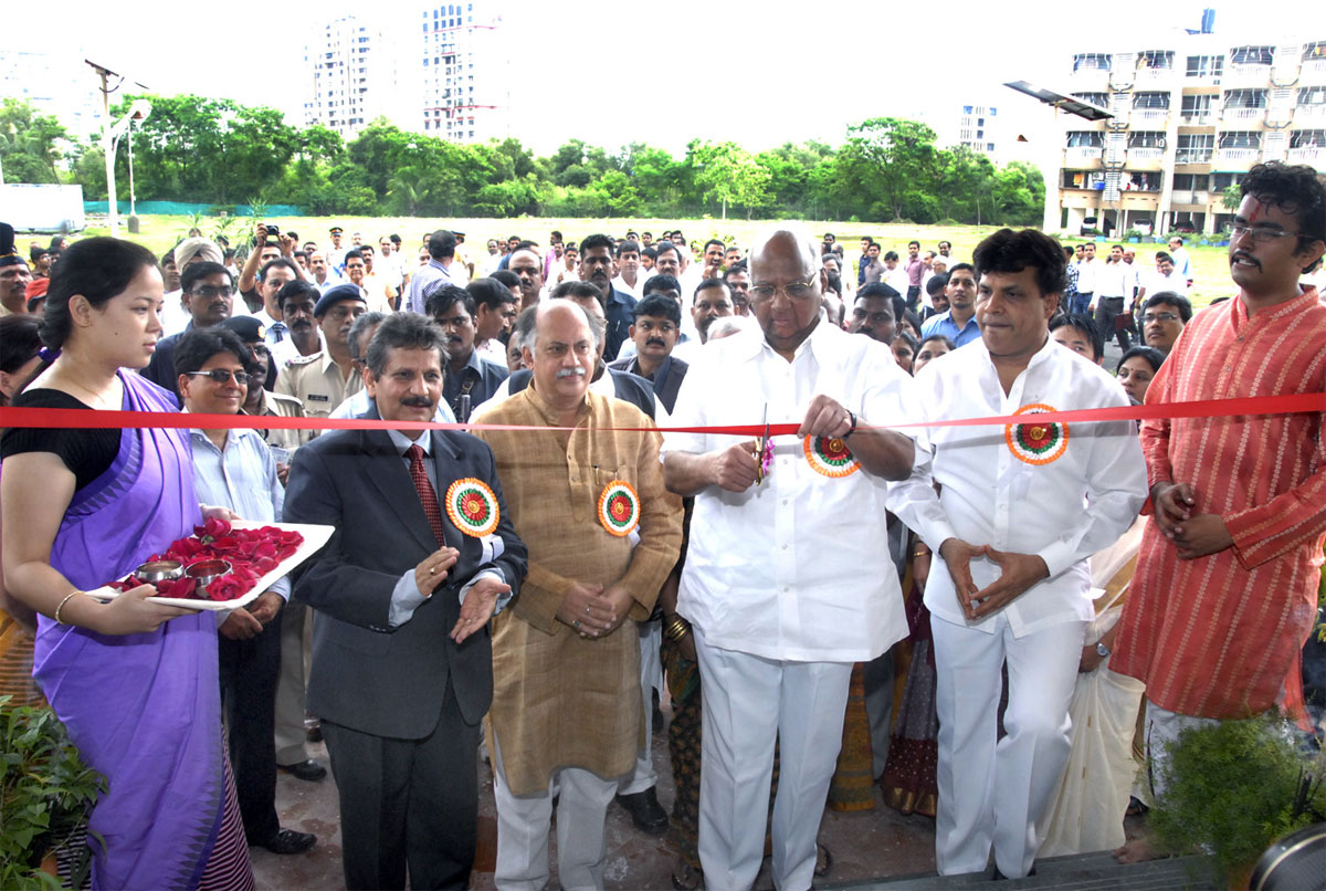 UNION MINISTER SHARAD PAWAR & M.P. & EX UNION MINISTER GURUDAS KAMAT AT VERSOVA.