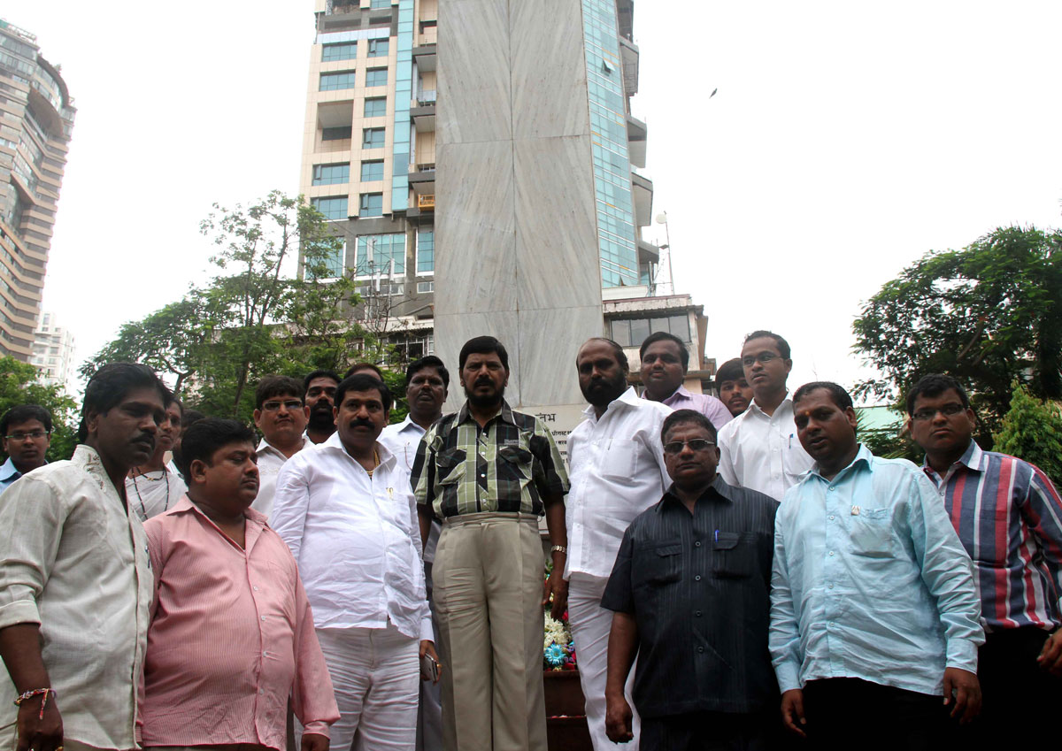 RPI LEADER'S PAYING TRIBUTE TO "KRANTI STAMBHA" ON THE OCCASION "KRANTI DIN" AT GOWALIA TANK MAIDAN IN MUMBAI .