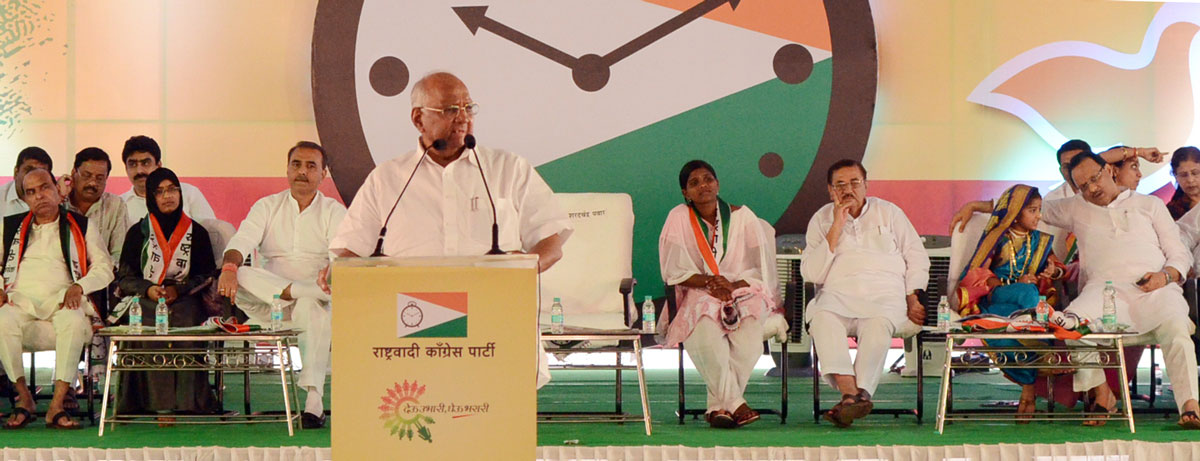 NCP PRESIDENT & UNION MINISTER SHARAD PAWAR IN NCP YUVATI MELAVA AT DEVGIRI COLLEGE AURANGABAD.