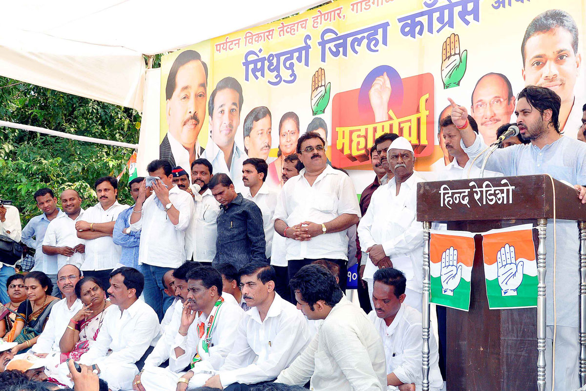 MP.DR.NILESH NARAYANRAO RANE  IN PROTEST RALLY AT SINDHUDURGH.