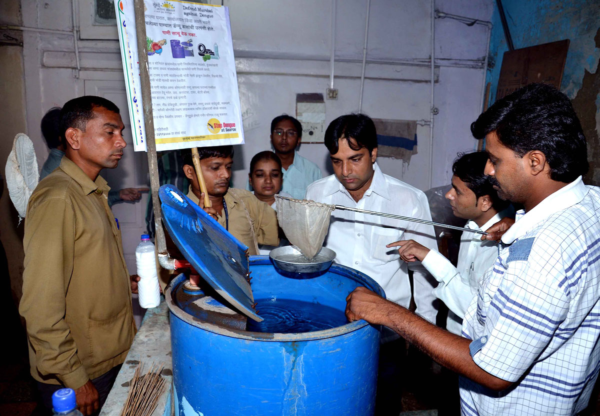 CORPORATER JAVED JUNEJA ORG."स्वच्छता अभियान"-२०१२ TO DEFEND AGAINST DENGUE & MALARIA AT MINARA MASJID AREA.