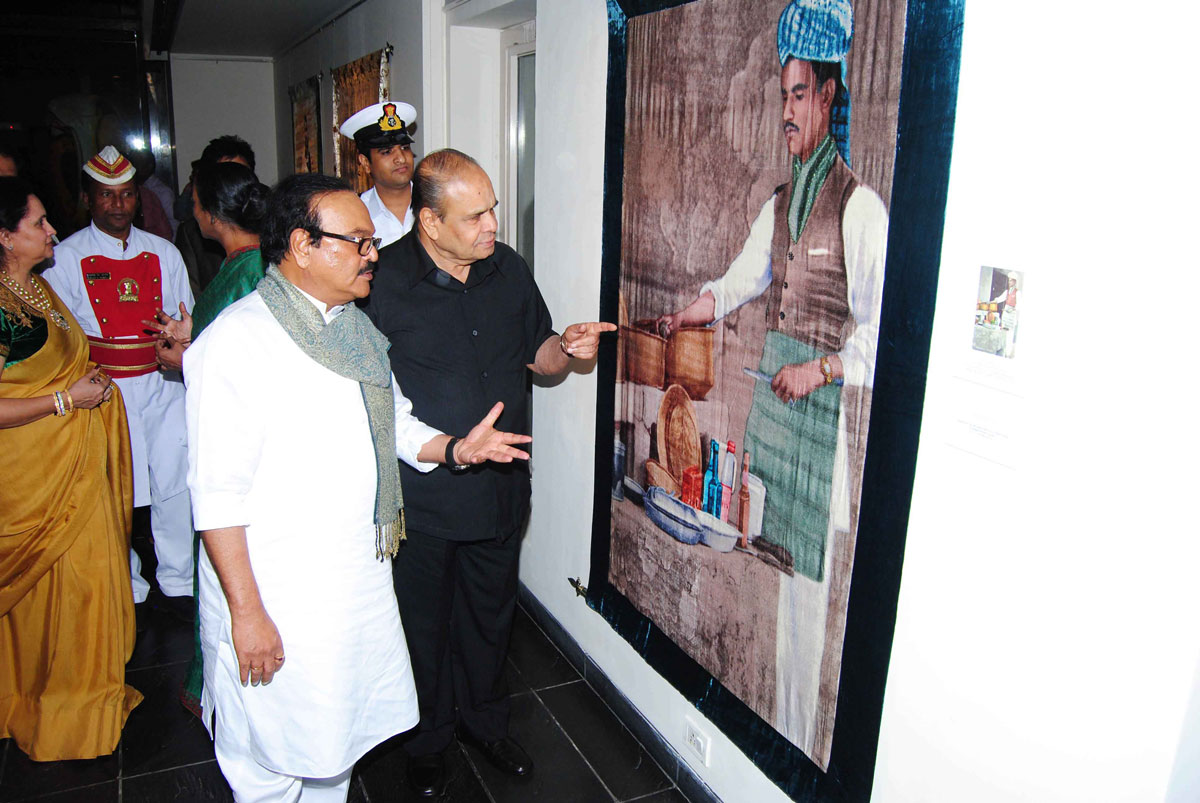LOKSABHA SPEAKAR MEERA KUMARI,GOVERNOR K.SANKARNARAYANAN,PWD MINISTER CHHAGAN BHUJBAL AT TAOART GALLARY WORLI MUMBAI.