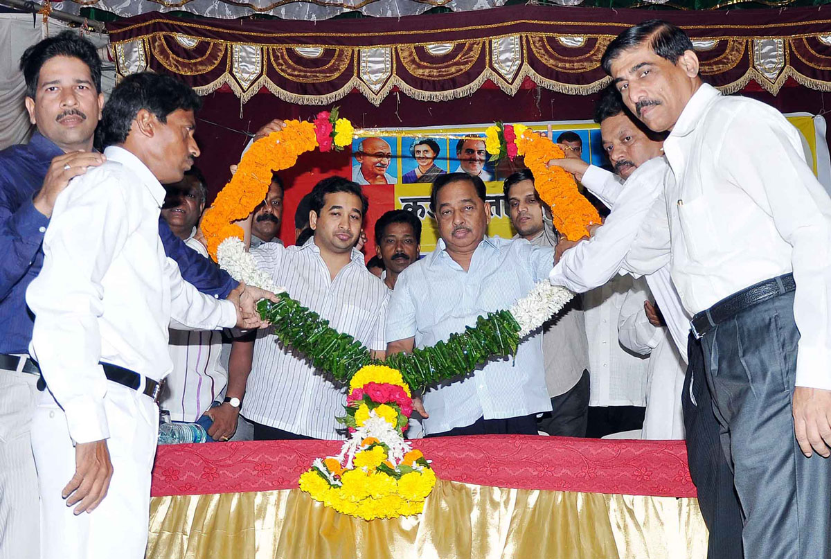 MINISTER NARAYANRAO RANE & YOUTH CONGRESS LEADER NITESH RANE IN CONGRESS PARTY MEMBERSHIP DRIVE AT KUDAL.