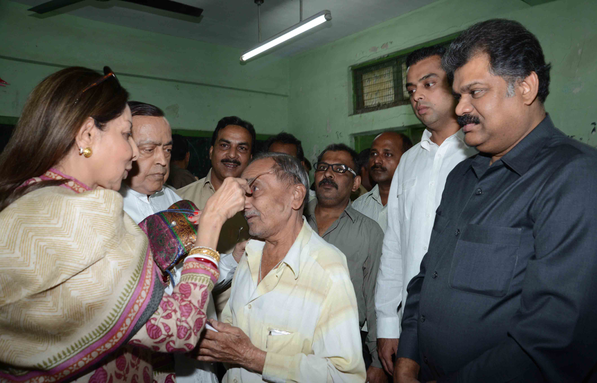 UNION MINISTER OF STATE & M.P.MILIND DEORA & KARM ORGANISED 79th FREE EYE CHECK-UP CAMP AT BANE COMPOUND TARDEO MUNICIPAL SCHOOL.