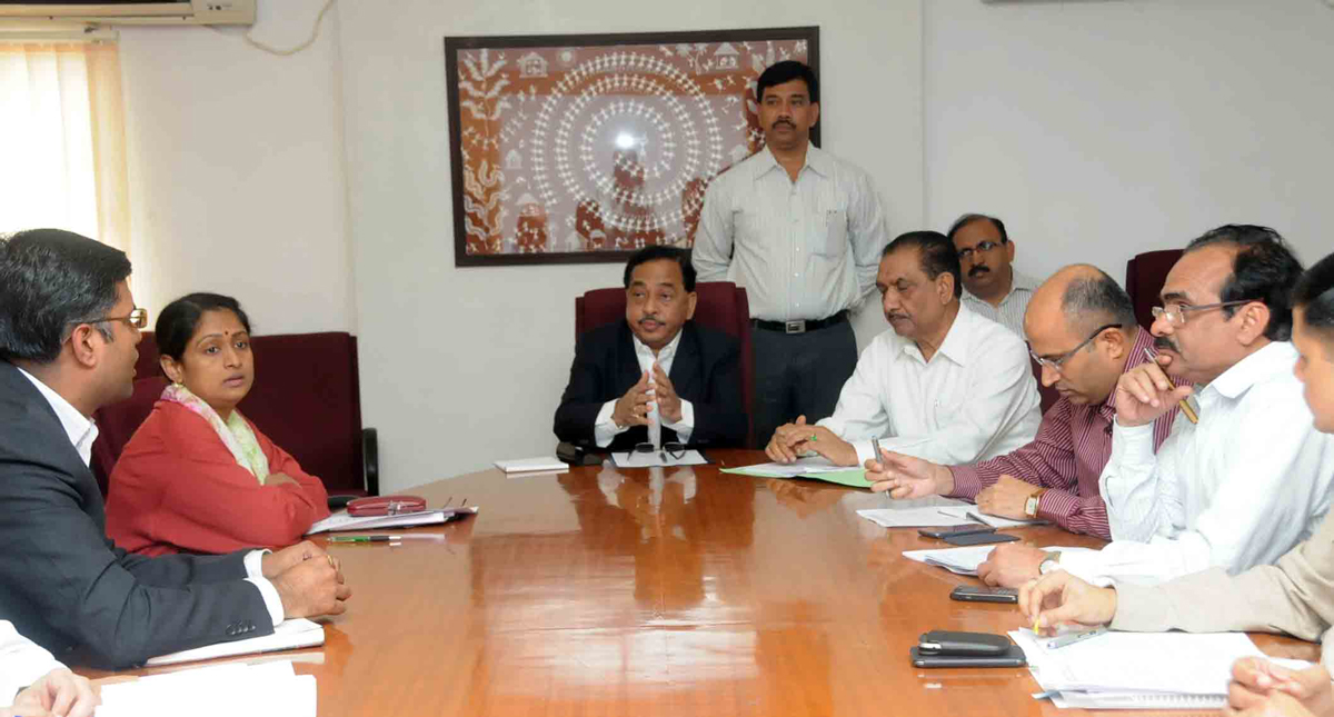MINISTER OF INDUSTRIES NARAYANRAO RANE AT MANTRALAYA.