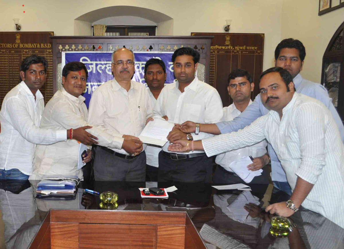 MUMBAI YOUTH CONGRESS DELEGATION MEETS MUMBAI CITY COLLECTER AT COLLECTER HOUSE.
