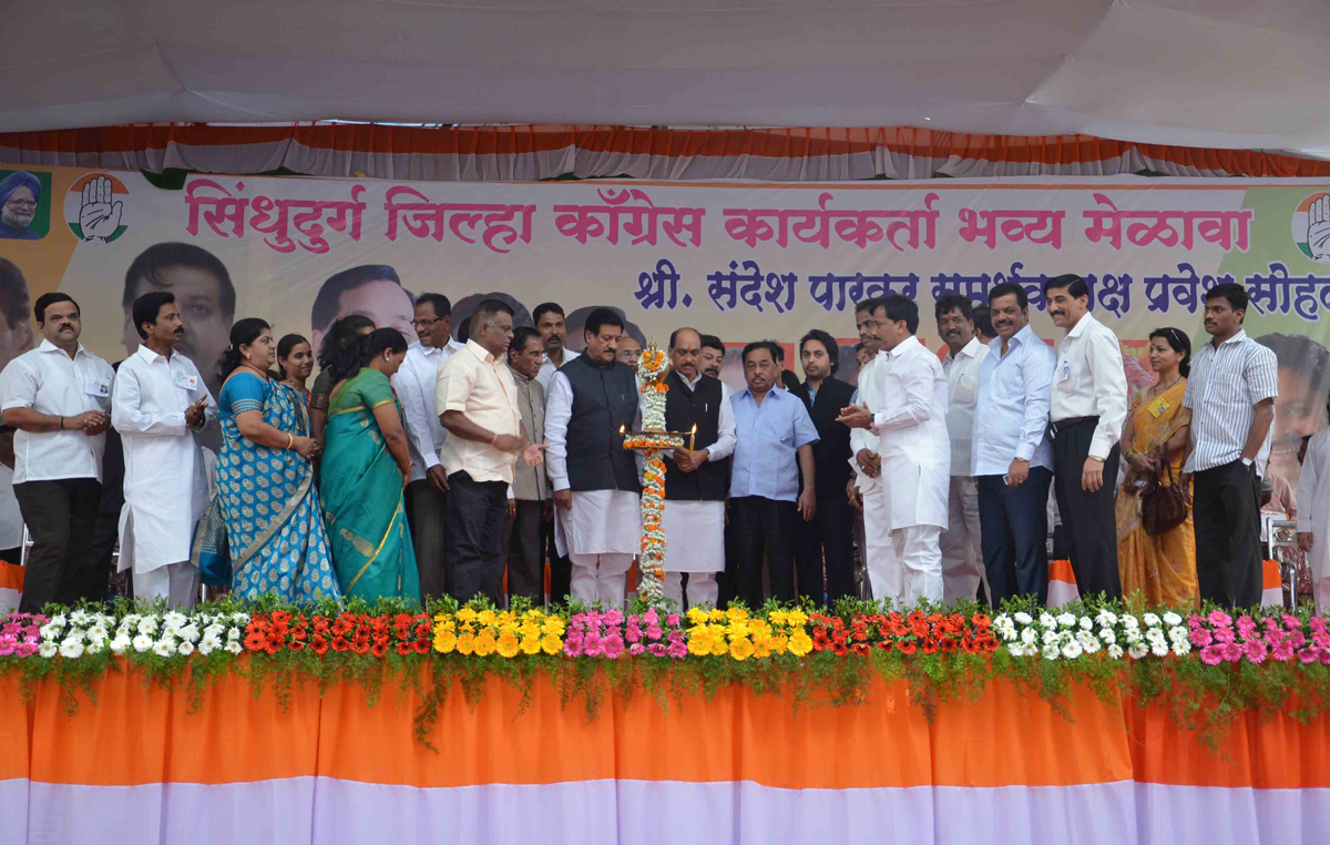 CHIEF MINISTER PRITHVIRAJ CHAVAN,MPCC PRESIDENT MANIKRAO THAKARE & SINDHUDURGH GUARDIAN MINISTER NARAYAN RANE IN CONGRESS PARTY MELAVA AT KANKAVLI.