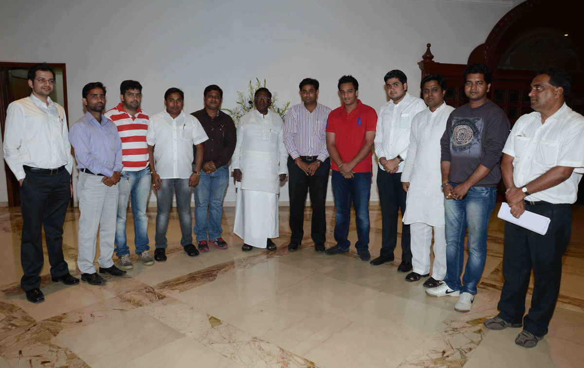 MUMBAI PRADESH YOUTH CONGRESS PRESIDENT GANESH KUMAR YADAV WELCOMES UNION MINISTER NARAYANSWAMI IN MUMBAI.