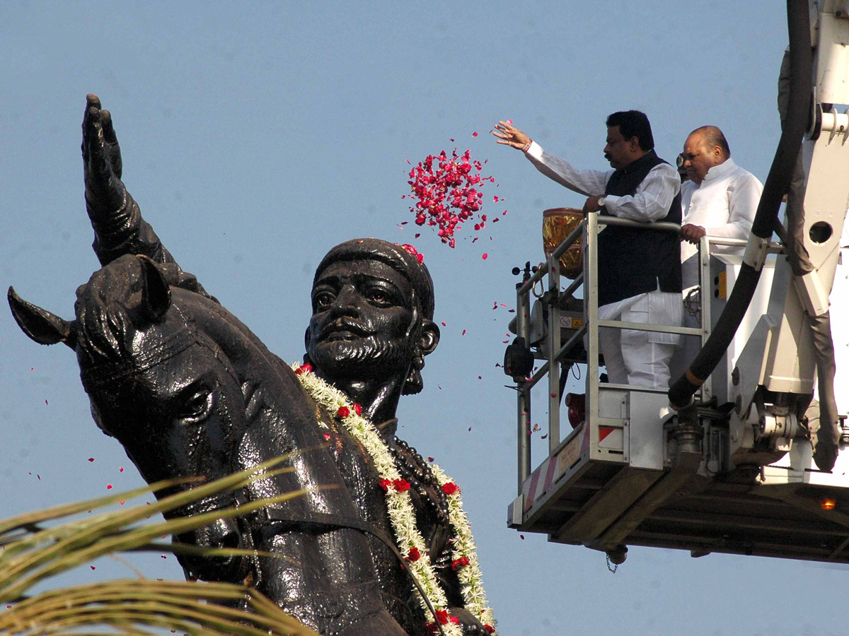 MAHARASHTRA GOVERNOR K.SANKARANARAYANAN & MUMBAI MAYOR SUNIL PRABHU TRIBUTE TO CHHATRAPATI SHIVAJI MAHARAJ ON HIS BIRTH ANNIVERSARY AT SHIVAJI PARK.