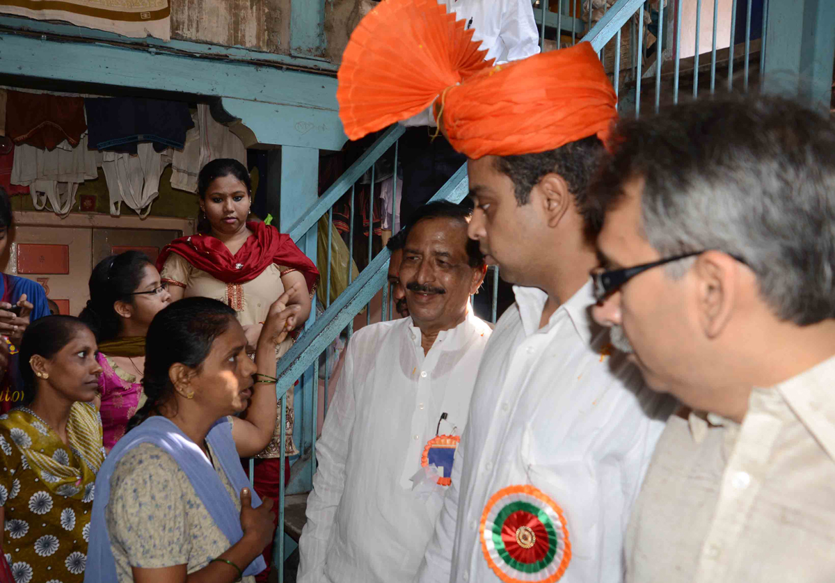 UNION MINISTER OF STATE & MP.MILIND DEORA IN SOUTH MUMBAI AT GIRGAON.
