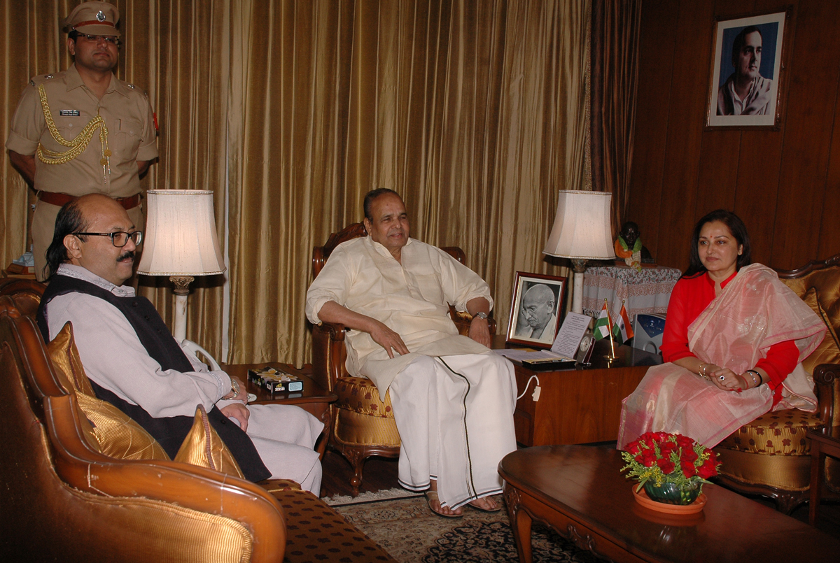 AMAR SINGH & MP.JAYA PRADA MET MAHARASHTRA GOVERNOR K.SANKARNARAYANAN AT RAJ BHAVAN MUMBAI.