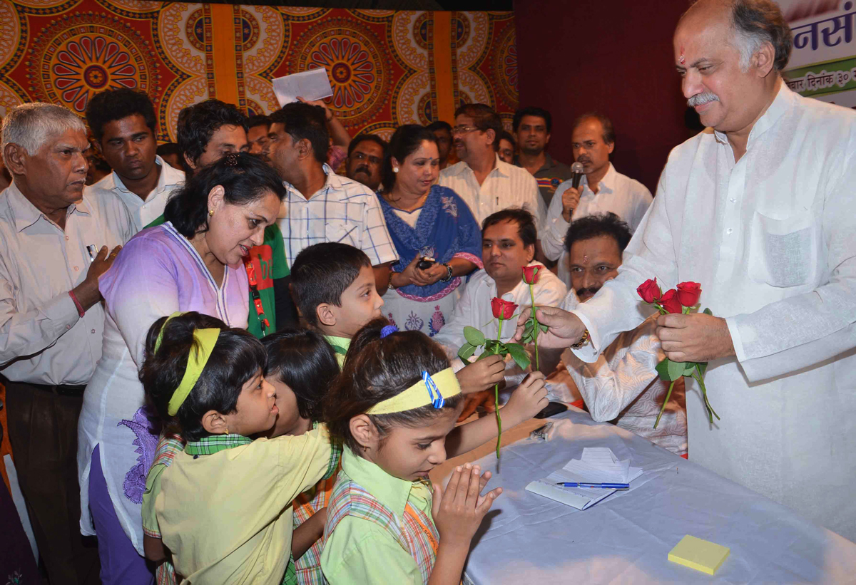 MP.& EX.UNION MINISTER GURUDAS KAMAT JANSAMPARK ABHIYAN.