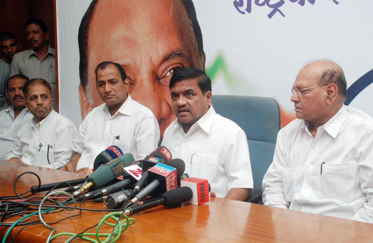HOME MINISTER R.R.PATIL ON PRESS CONFERENCE AT RASHTRAVADI BHAVAN.