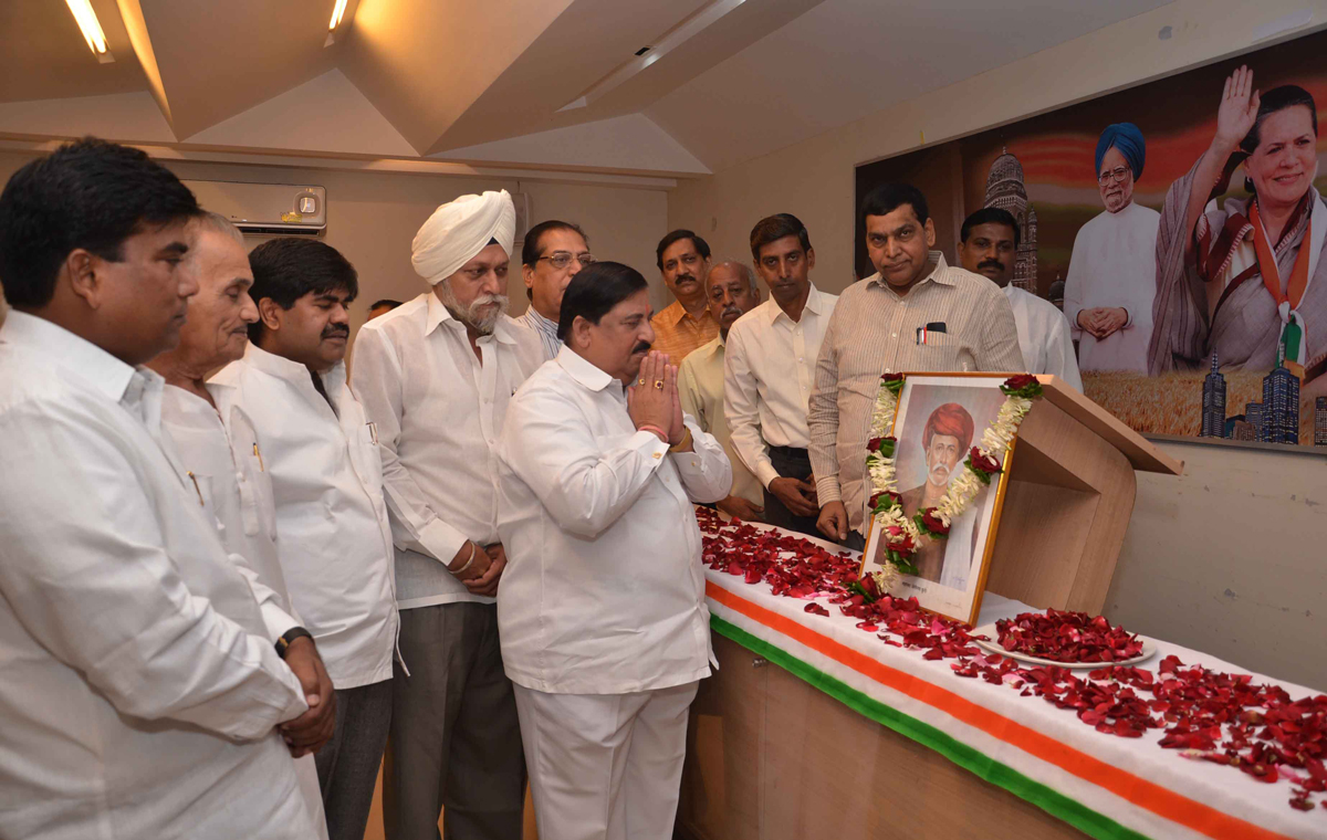 MUMBAI CONGRESS TRIBUTE TO MAHATMA JYOTIBA PHULE ON HIS BIRTH ANNIVERSARY AT RAJIV GANDHI BHAVAN AZAD MAIDAN.