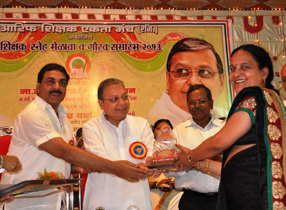 MINISTER NASIM KHAN & RAJENDRA DARDA AT CHANDIVLI.