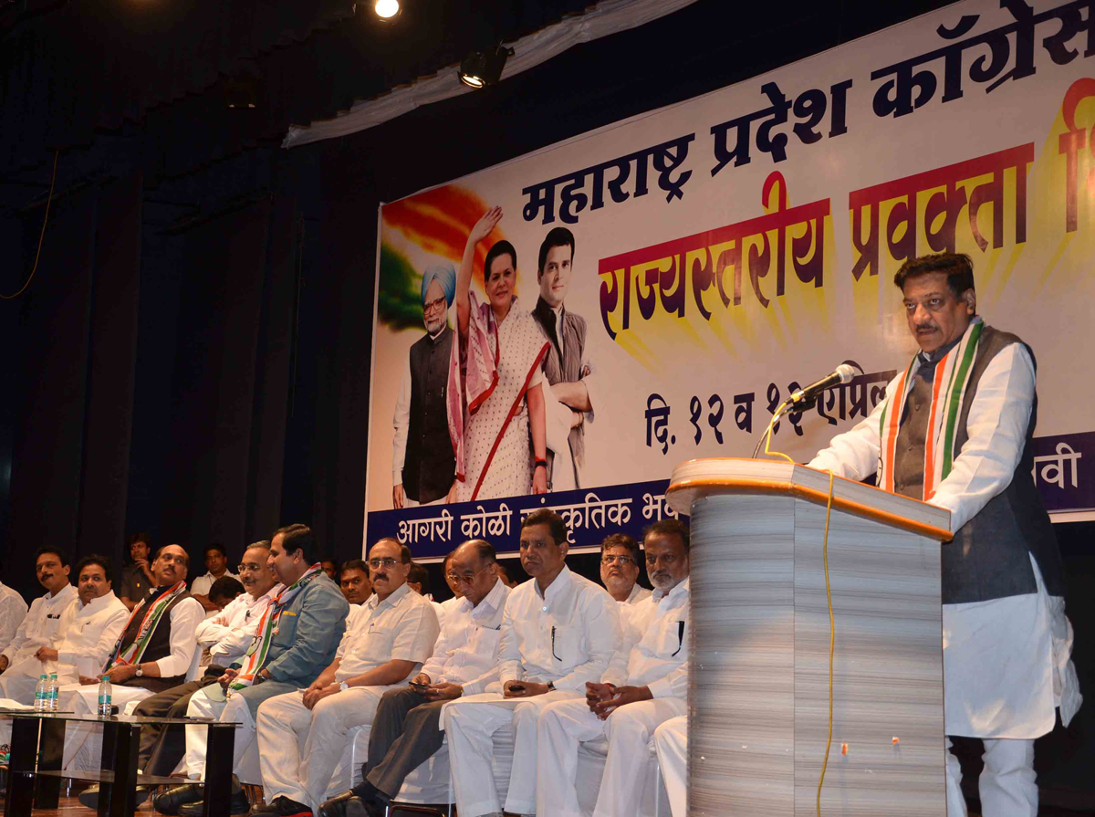 CHIEF MINISTER PRITHVIRAJ CHAVAN VISITED MAHARASHTRA STATE CONGRESS SPOKESPERSON TRAINING CAMP AT NERUL.