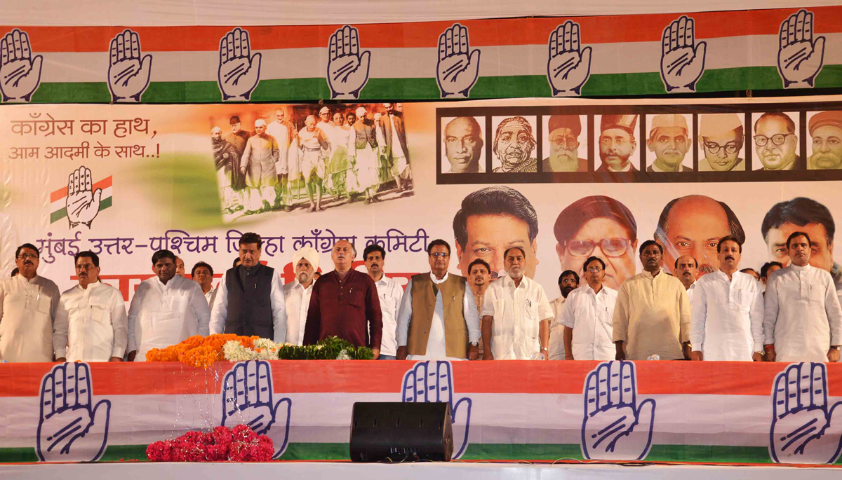 CHIEF MINISTER PRITHVIRAJ CHAVAN,MUMBAI CONGRESS PRESIDENT JANARDHAN CHANDURKAR ,MP & EX. UNION MINISTER GURUDAS KAMAT DURING MUMBAI NORTH WEST DISTRICT CONGRESS COMMITTEE CONGRESS WORKERS SAMMELAN AT ANDHERI SPORTS COMPLEX.