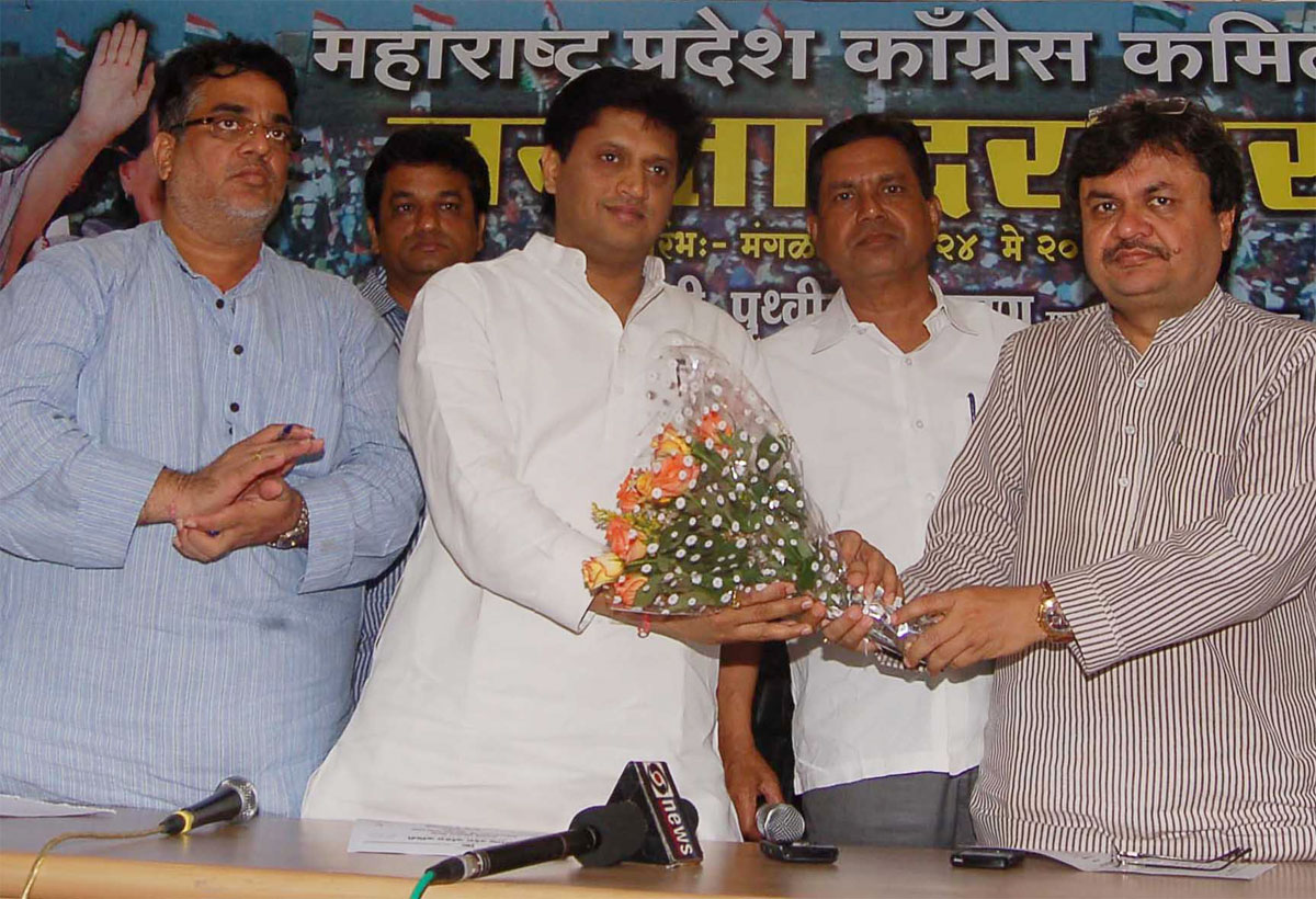 MINISTER RAJENDRA MULAK IN JANTA DARBAR AT GANDHI BHAVAN.