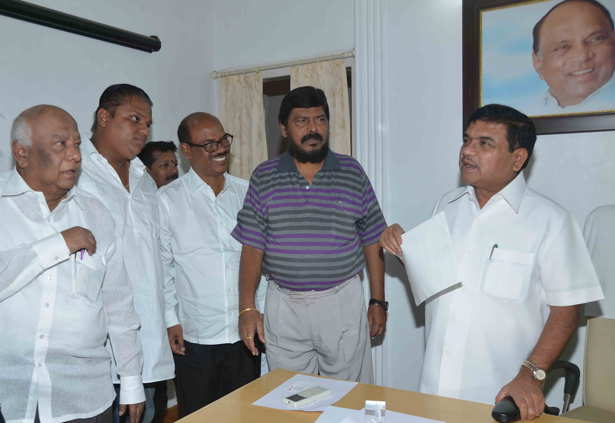 RPI PRESIDENT & EX MP.RAMDAS ATHAWALE MEETS HOME MINISTER R.R.PATIL