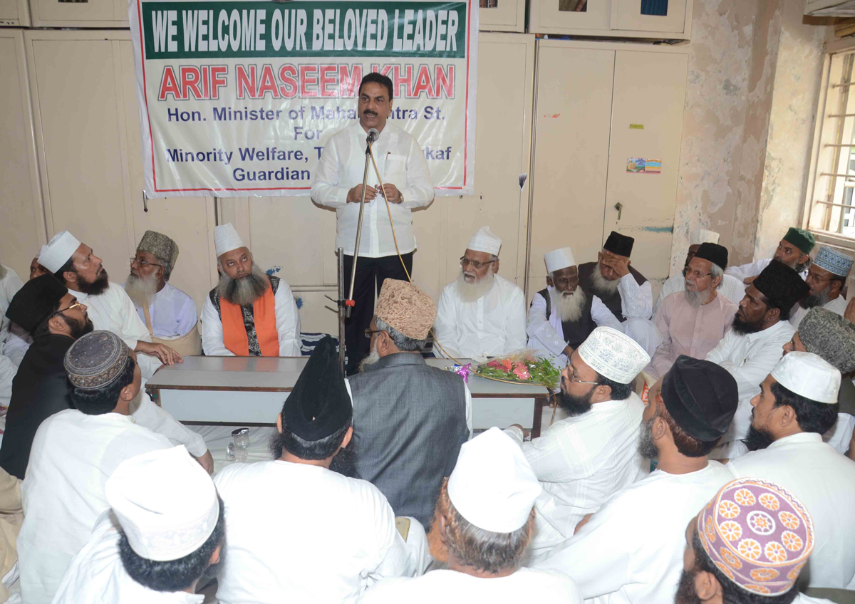 MINISTER MOHD.ARIF NASEEM KHAN FELICITATION BY MOULANA'S & ULEMAS AT MINARA MASJID.