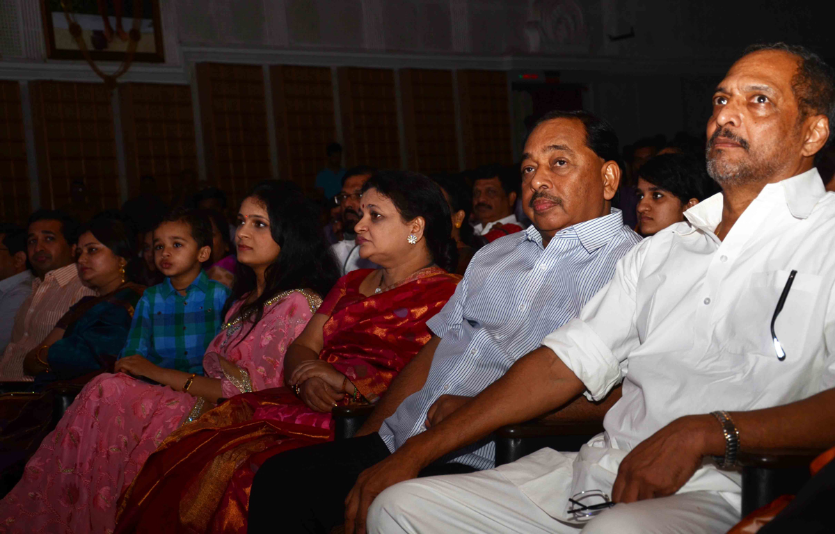 MINISTER NARAYANRAO RANE & CINE STAR NANA PATEKAR AT SHANMUKHANAND AUDITORIUM.