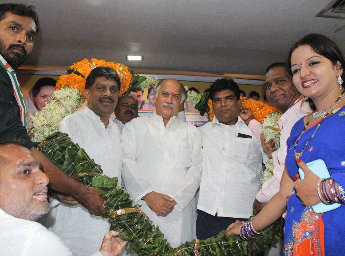 Former MP.AICC Gen,Sec.& Member CWC Honble.Gurudas Kamat During Goregaon Assembly Party Members Meeting.