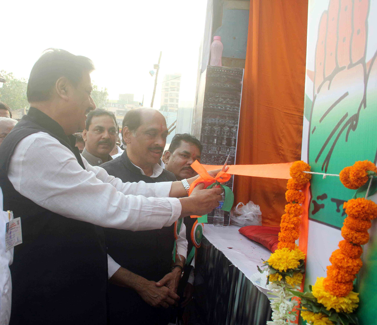 CHIEF MINISTER PRITHVIRAJ CHAVAN & MPCC PRESIDENT MANIKRAO THAKARE AT PANVEL.