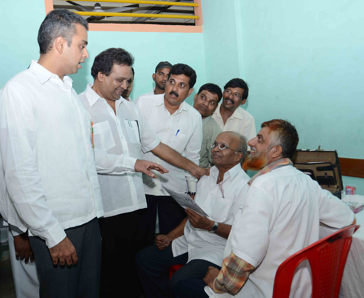 MP & Union Minister Milind Deora & MP.Murli Deora During Karm 82th Eye Camp At Kala Chowki.